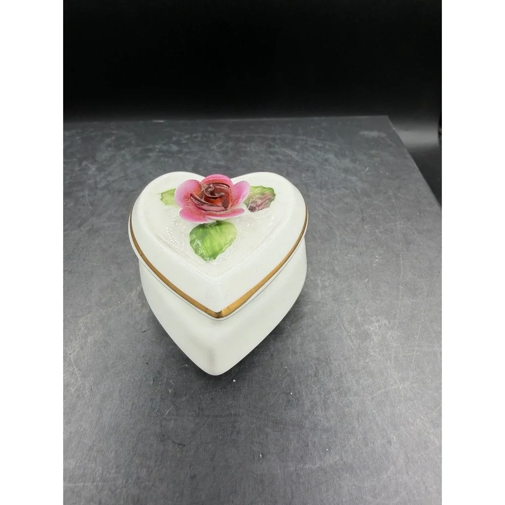 👑❤️ Staffordshire Crown Heart-Shaped Trinket Box with 3D Rose 🌹✨